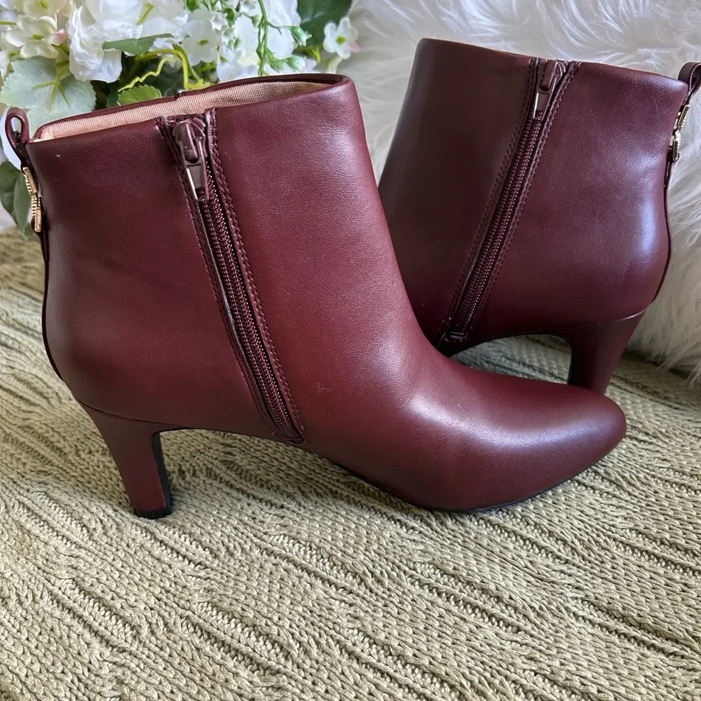 Life Stride Women's Burgundy Ankle Booties